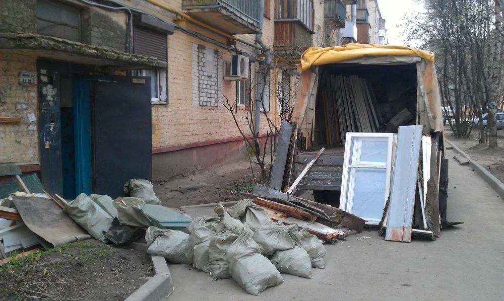 Вывоз мусора после ремонта в Урае от ПроМусор — цены от 4689 руб., быстро и недорого