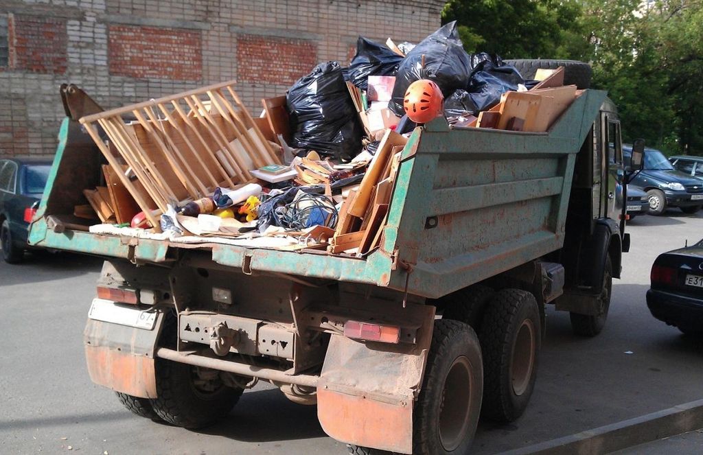 Вывоз мусора из магазина в Урае от ПроМусор: услуги, цена от 1824 руб., утилизация отходов