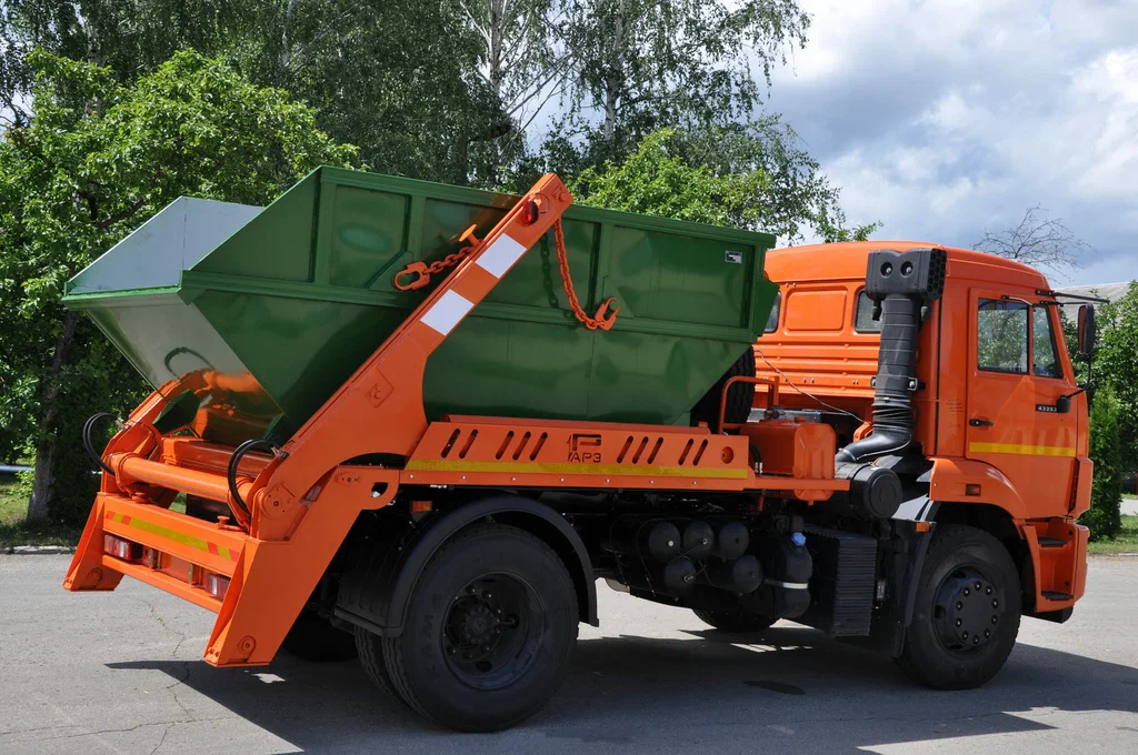 Заказ бункеровоза для вывоза мусора и отходов в Урае в октябре