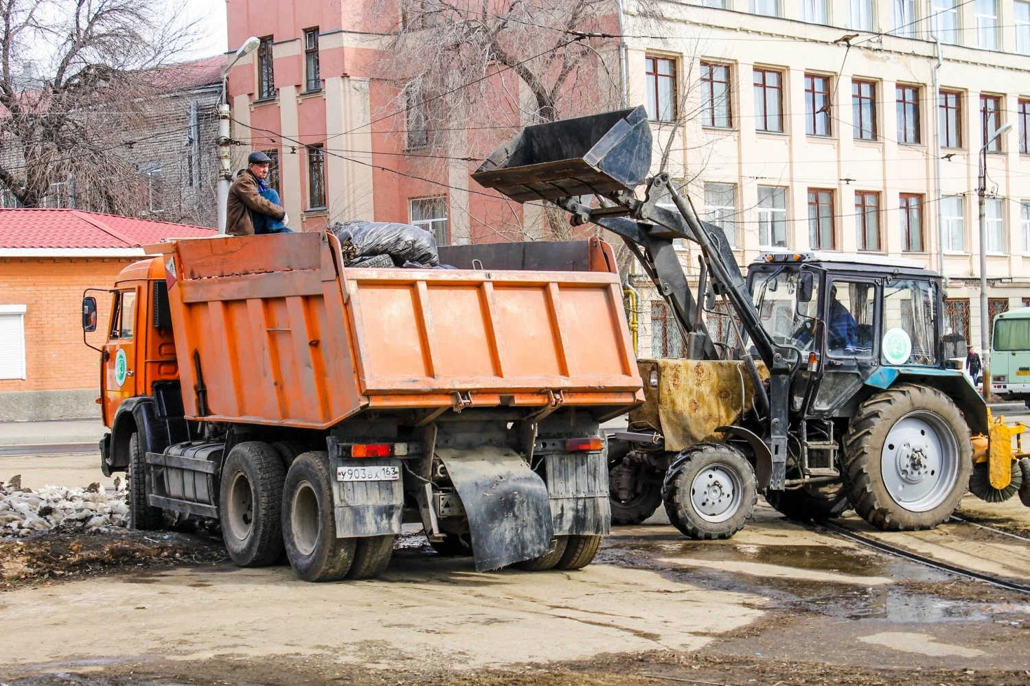 Вывоз мусора Камазом в Урае – аренда и заказ Камаза 10 тонн от 2449 руб. в ПроМусор