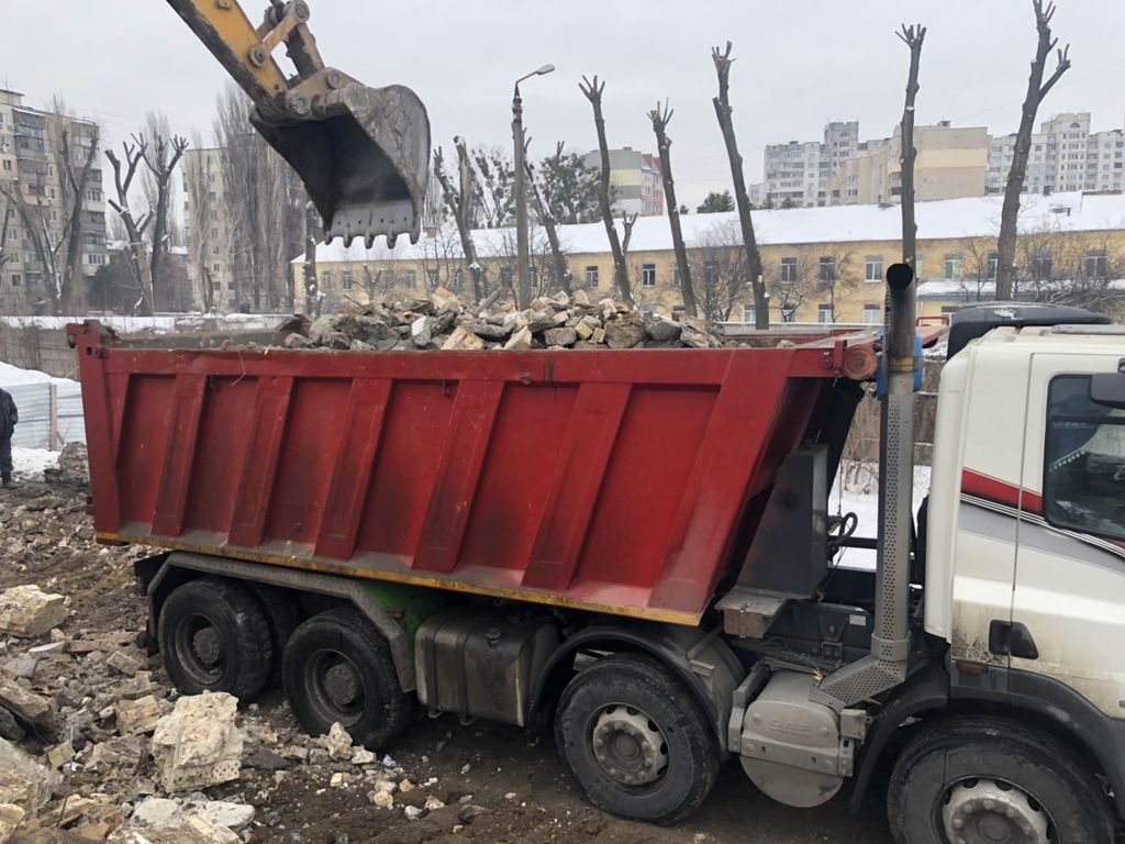Вывоз мусора Камазом в Урае в октябре
