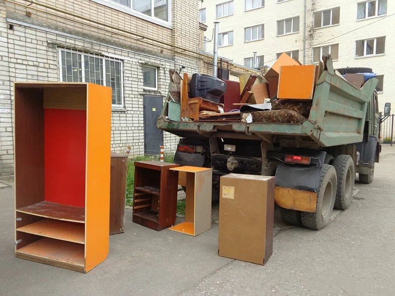 Вывоз шкафа в Урае от ПроМусор — недорого, демонтаж, утилизация, вывоз из квартиры от 886 руб