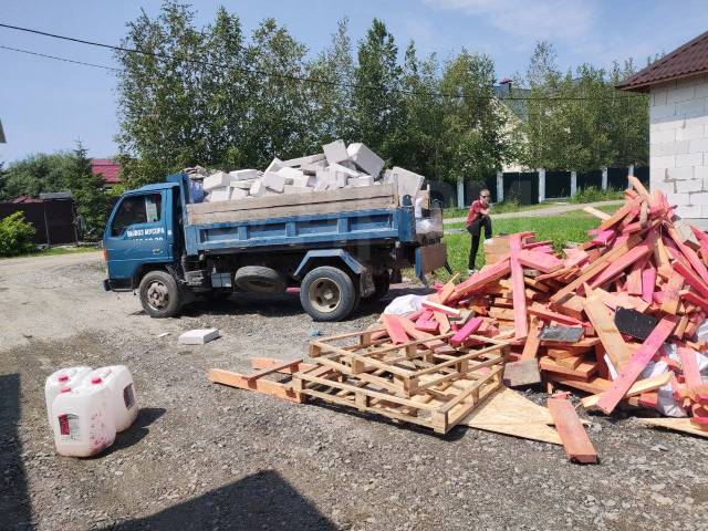Вывоз мусора с чердака в Урае в октябре