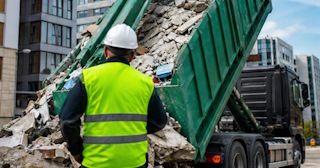 Вывоз строительного мусора в Урае: услуги лицензированной компании — ПроМусор